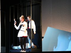 Die Dreigroschenoper im Bürgerhaus Karlsfeld: Fesselnde Darbietungen und pointierte Charaktere